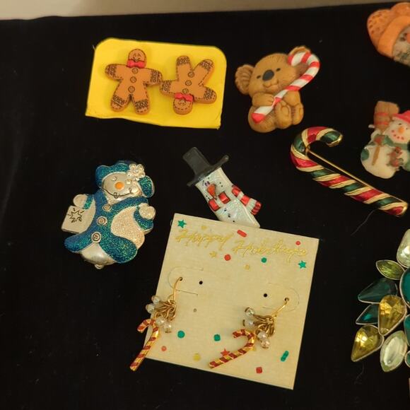 Lot of Christmas Costume Jewelry Sold As Is - Picture 2 of 9